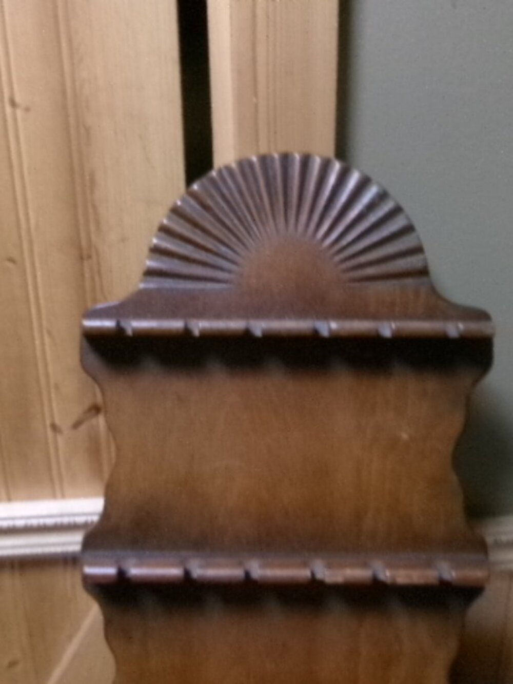 vtg wood 12 spoon rack fan top copper planter on bottom shelf